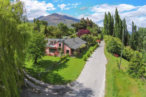 Queenstown New Zealand Booking.com_temporary_text