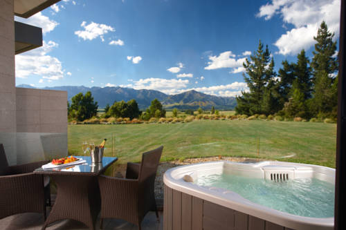 Hanmer Springs New Zealand Booking.com_temporary_text