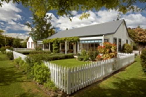 Arrowtown New Zealand Booking.com_temporary_text