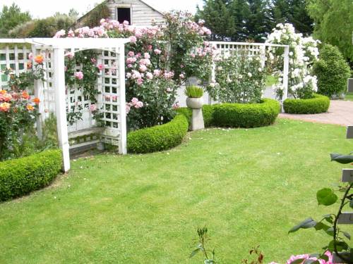 Martinborough New Zealand Booking.com_temporary_text